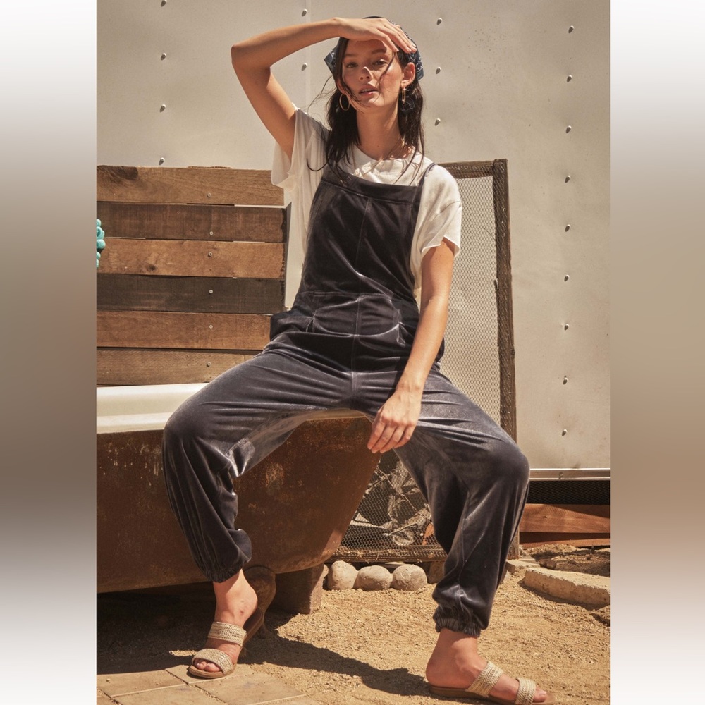 09 RESTOCK ✨Fabulous Stretch Velvet Pleated Overall jumpsuit - Picture 2 of 5